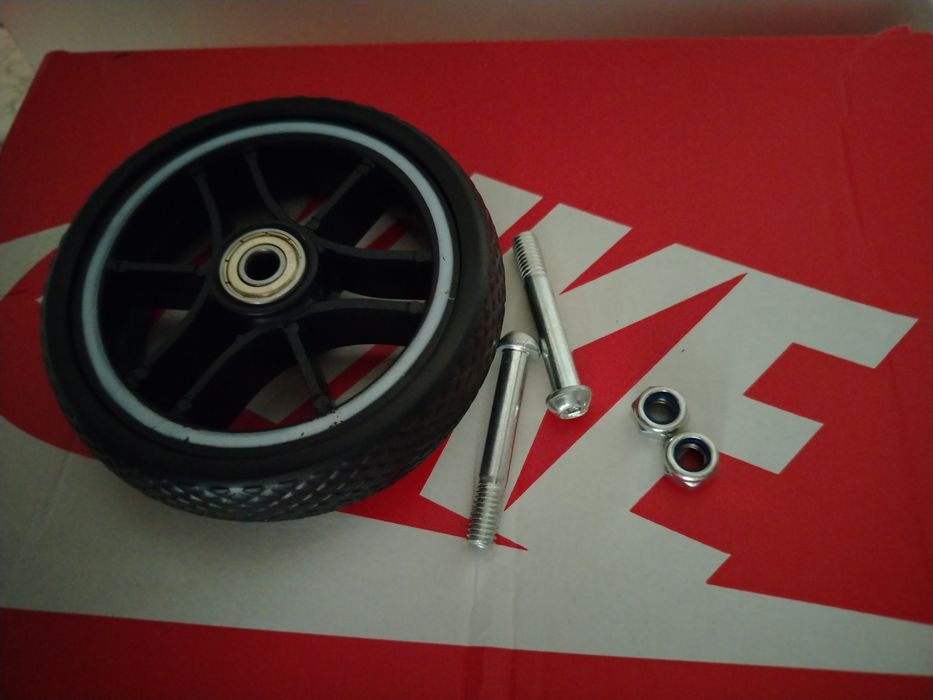 Колеса на коляску прогулочную