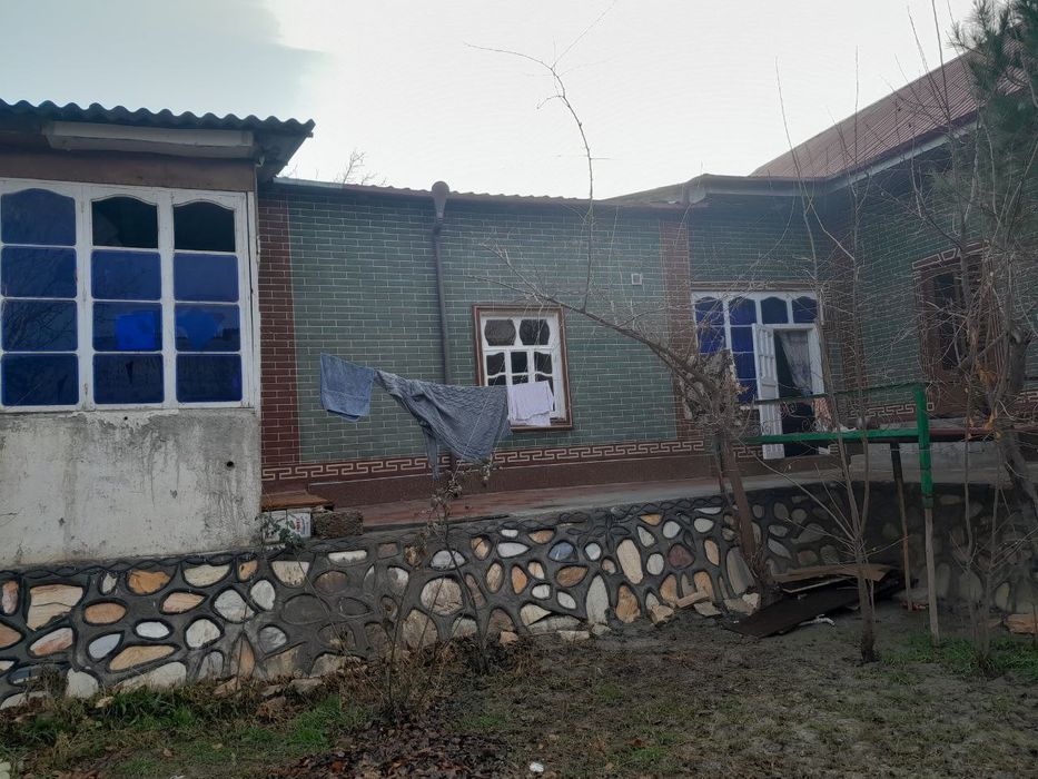 Holati yaxshi boʻlgan hovli sotiladi