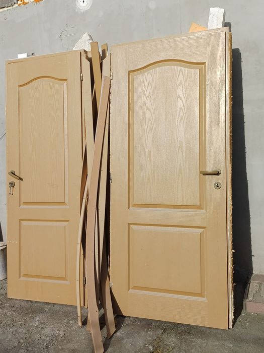 Vând 4 uși de interior in stare bună