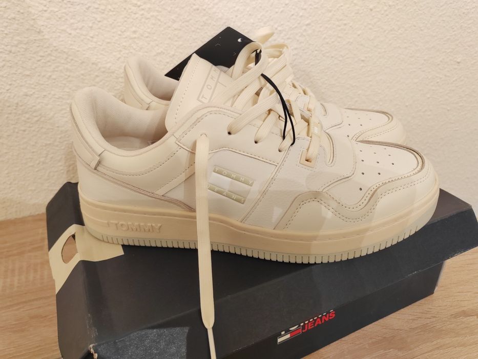 Tommy Jeans, piele naturală