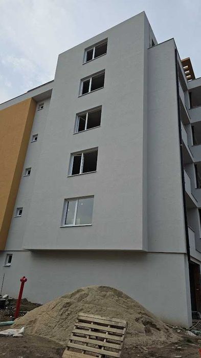 Голям 2-стаен  пред АКТ 15, среден етаж южно изложение