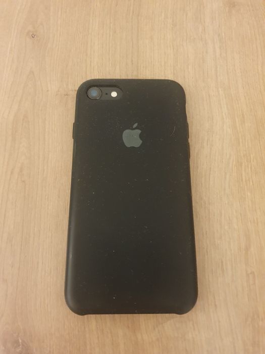 iPhone 8 64 GB с чисто нова батерия, протектор и калъфче