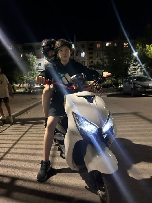 Продам М8 про скутер