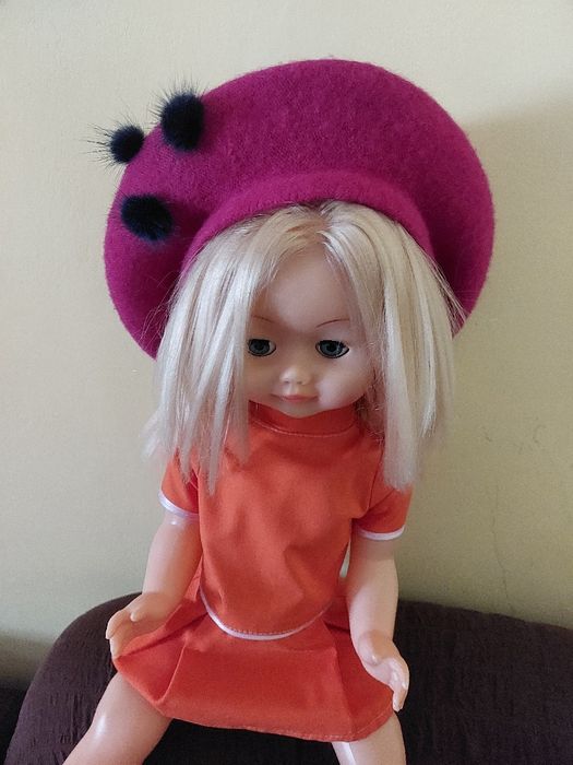 Bereta fucsia noua,  100% lana merinos, motocei blana naturala vulpe