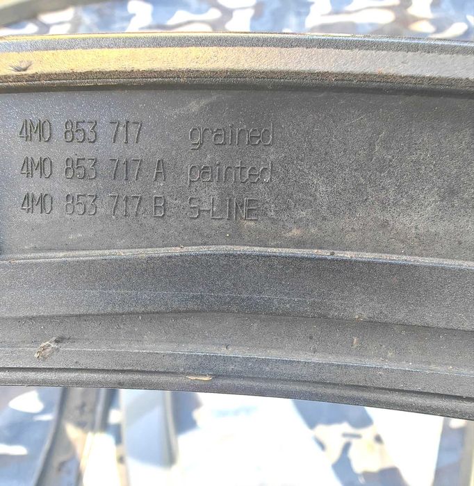 Комплект оригинални вежди за Ауди Q7 4М.