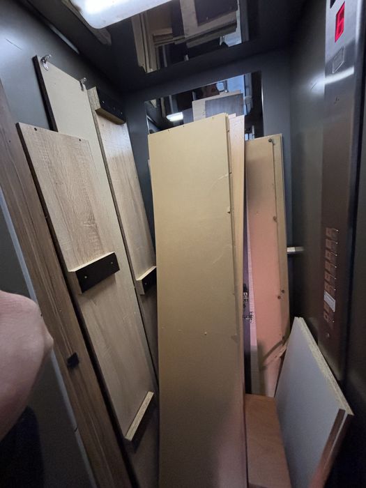 Почитване на мазета, тавани, изхвърляне ня стари мебели