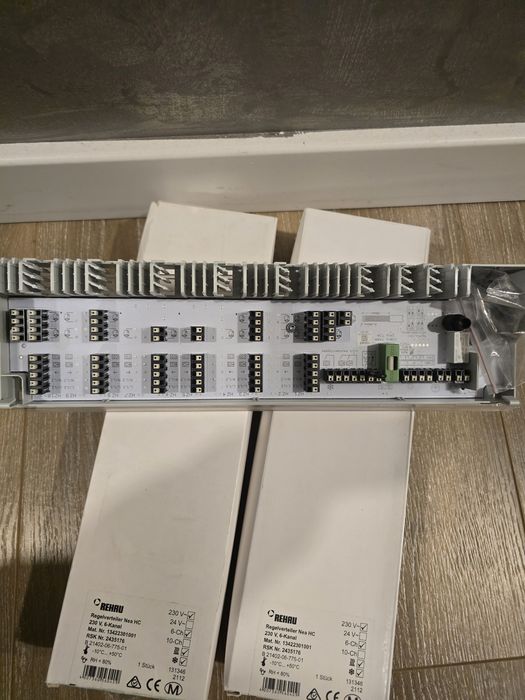 Regleta de cleme REHAU nea h 230 V, 6 canale