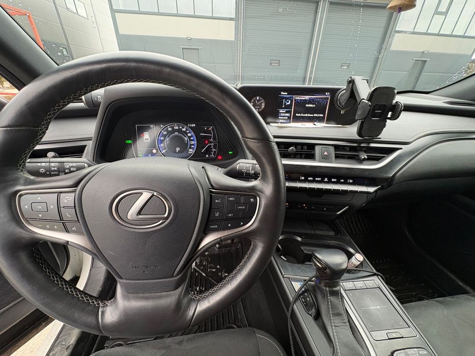 Lexus UX260H hybrid