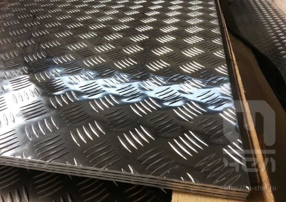 Листы для обшивки и пола