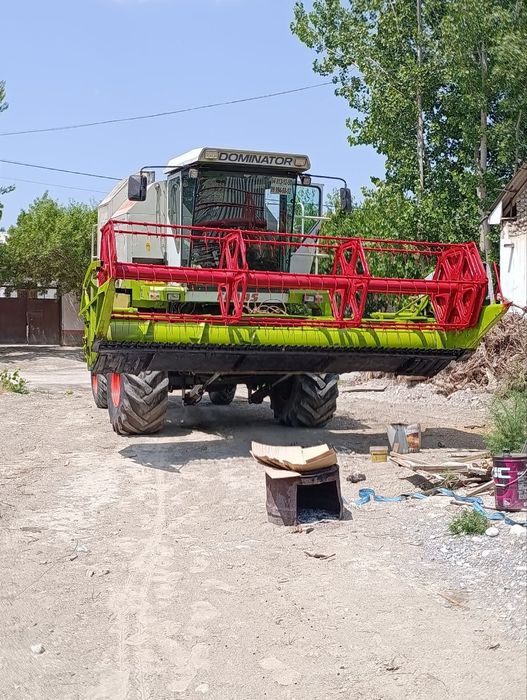 Claas Dominator 130