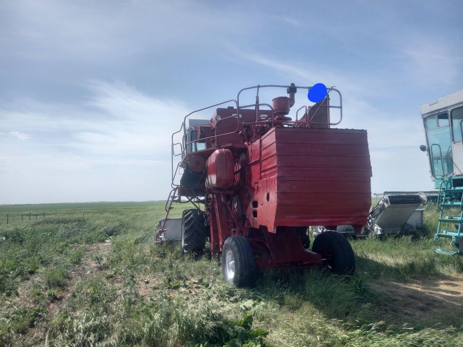 Комбайн Енисей 1200 с подборщиком