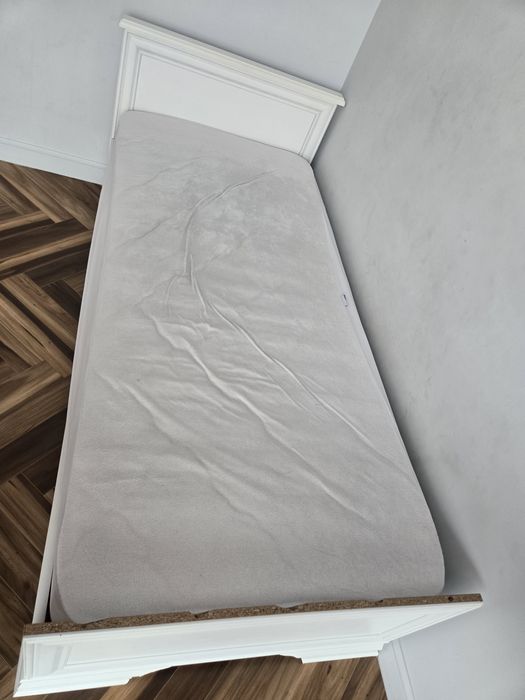 Кровать матрас с наматрасником