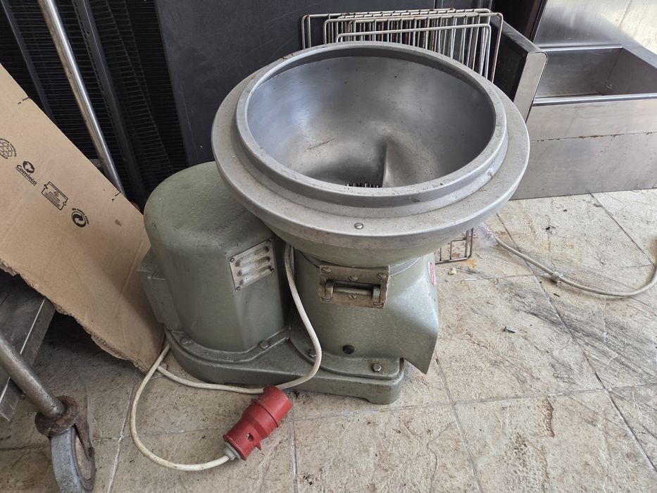 Robot legume cu discuri, stare buna, 220v