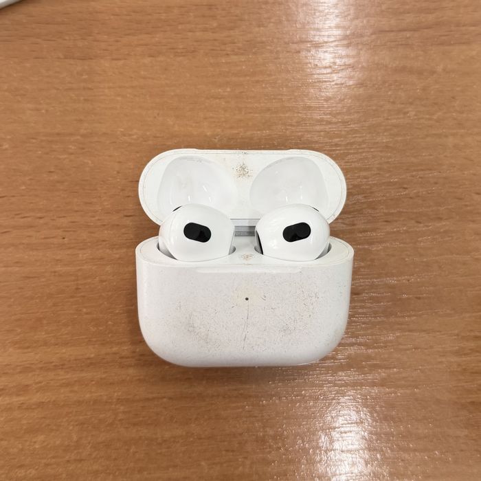 Apple AirPods 3 with