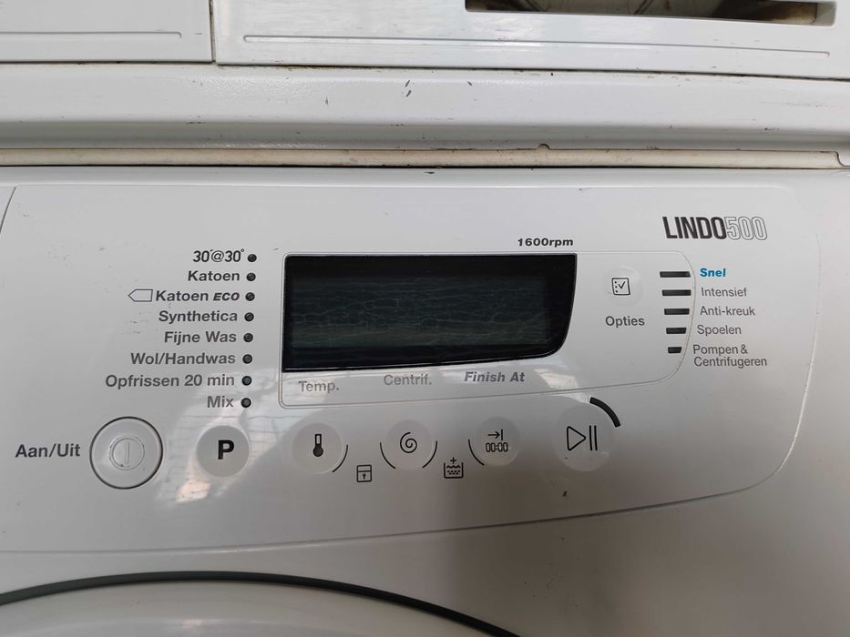 Предлагаме пералня Zanussi Lindo 500, модел ZWF8167NW, с капацитет 8 кг
