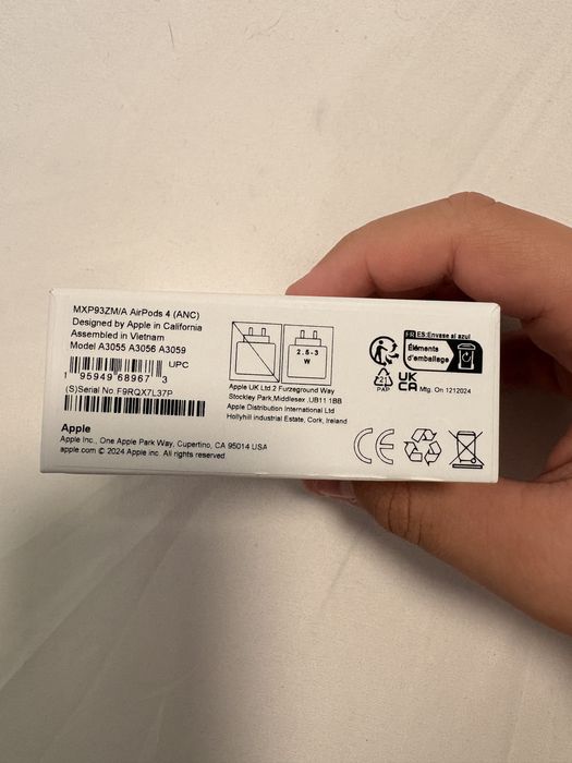 Airpods 4 aproape noi