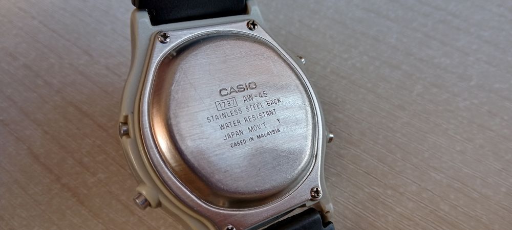 Ретро мъжки часовник Casio AW-45