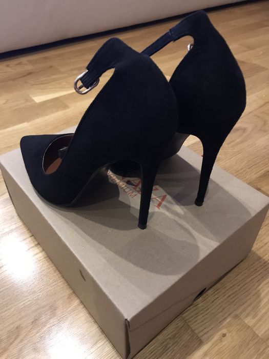 Pantofi de catifea cu toc îngust