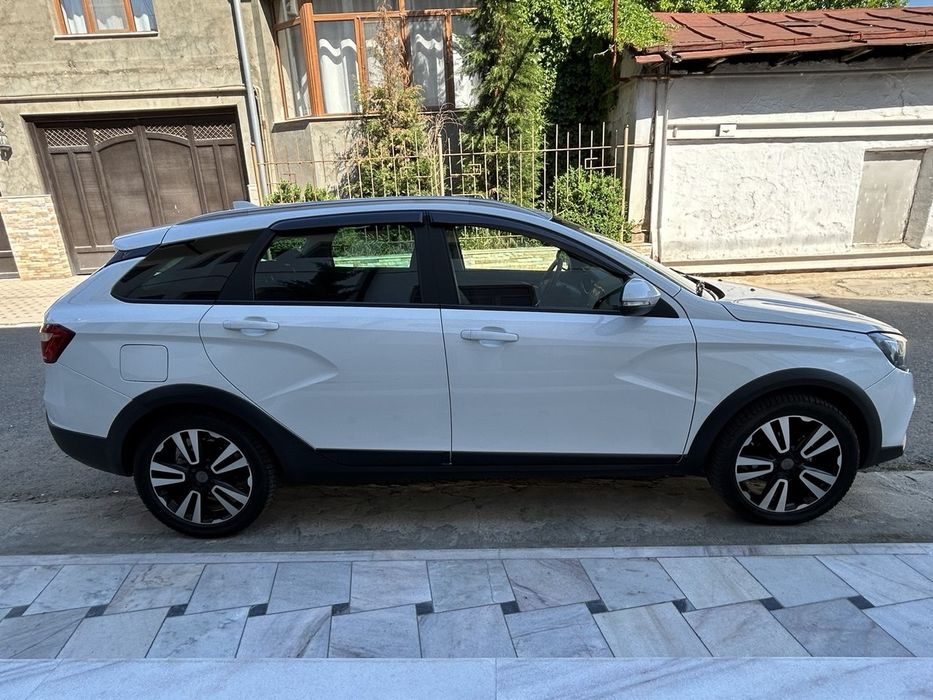 Продается своя Lada vesta  sw cross