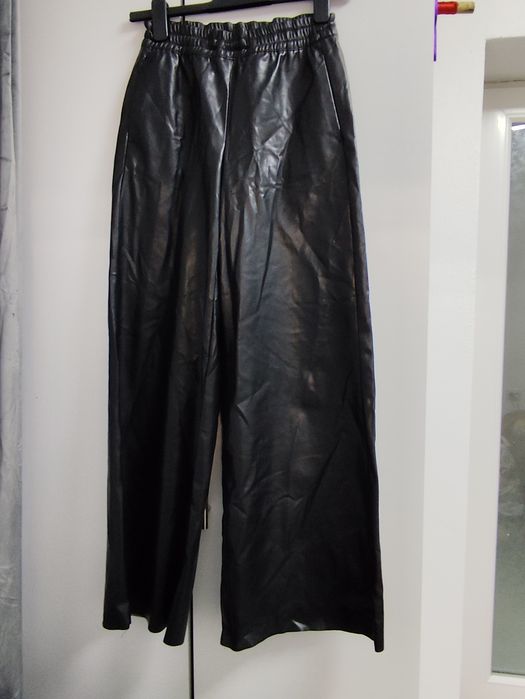 Pantaloni culottes / largi efect piele H&M Divided