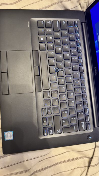 Лаптоп Dell, touchsreen