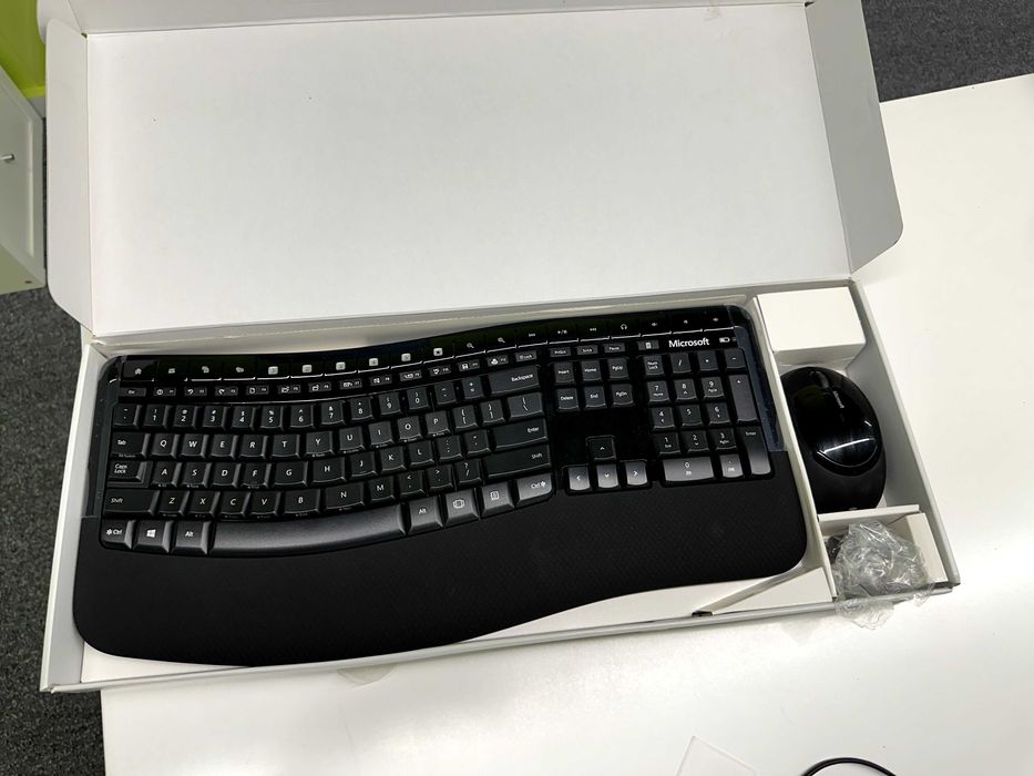 Microsoft Wireless Comfort Desktop 5050