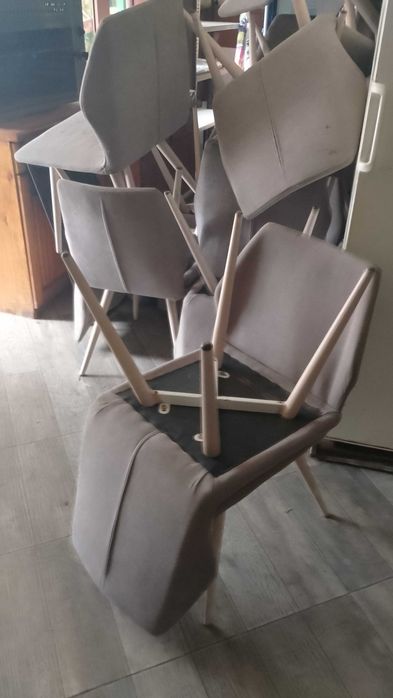 Продавам мебели за ресторант