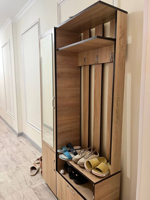 Шкаф для прихожей с зеркалом