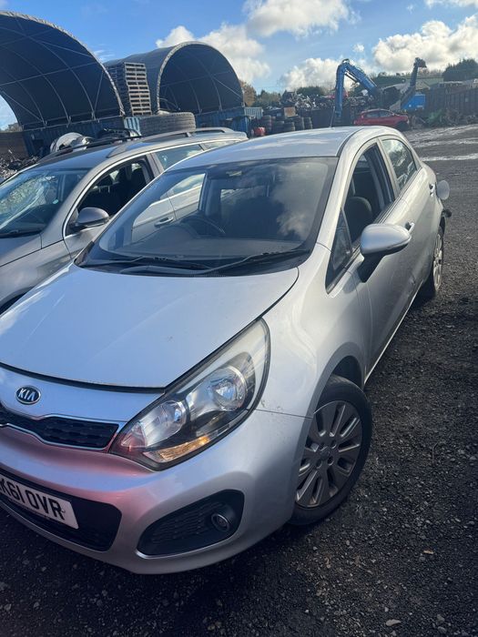 Dezmembez Kia Rio 1.2 benzină cod G4LA cutie 5 trepte