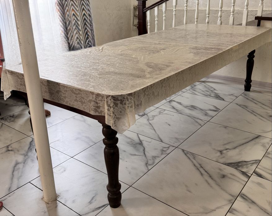 Стол гостиный , в хорошем состояния