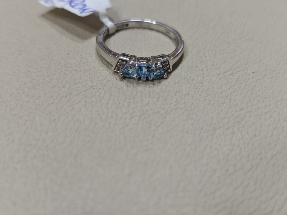 Inel aur alb 9k 1.78gr cu diamante naturale și topaz (r)