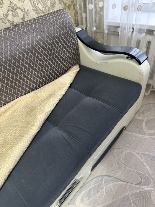 Диван и одно кресло