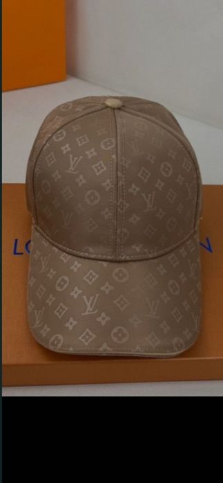 Șapcă Louis Vuitton, model 2026, 7  modele, preț fix