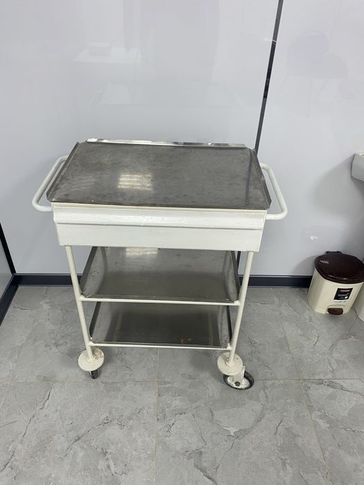 Процедурный столик ( Манипуляционный )