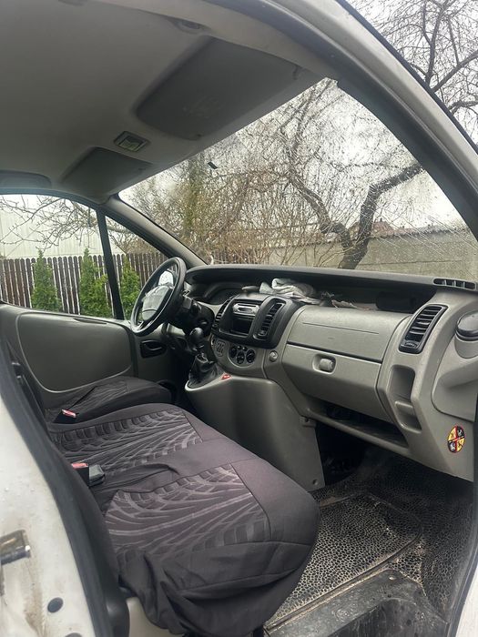 Vând Renault trafic