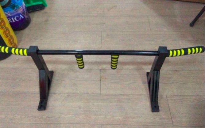 Турник настенный