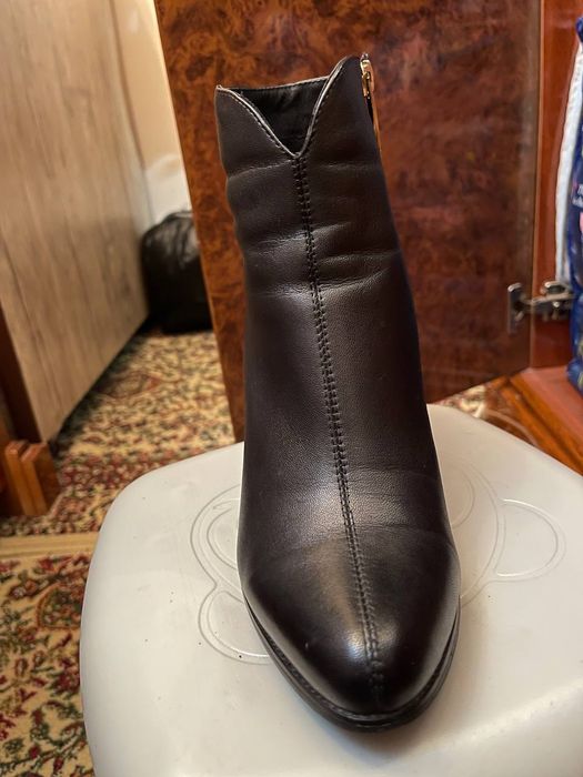 Женские сапоги из натуральной кожи.