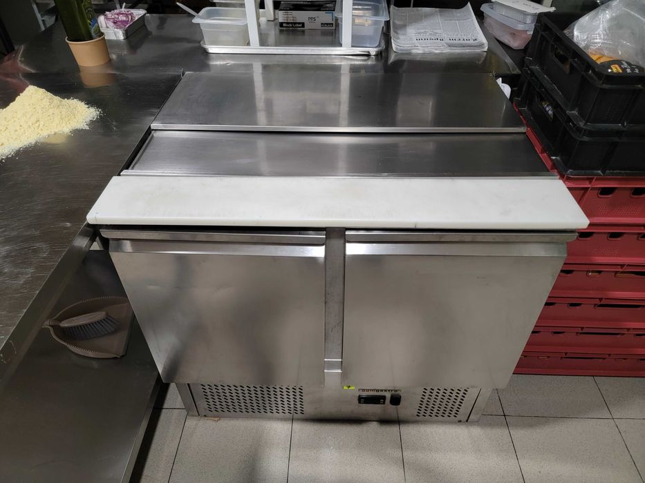 Салатен бар (витрина)