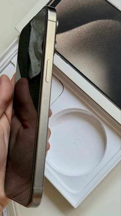 Продам iphone 15 pro max 256 gigov в отличном состояние покупал Macbro