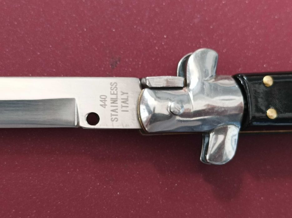 Cutit, stilet cu buton Italia