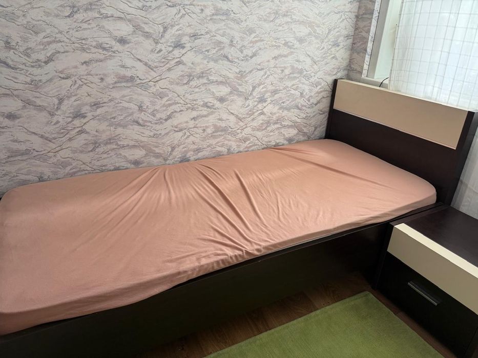 Кровать с Тумбой и Матрасом