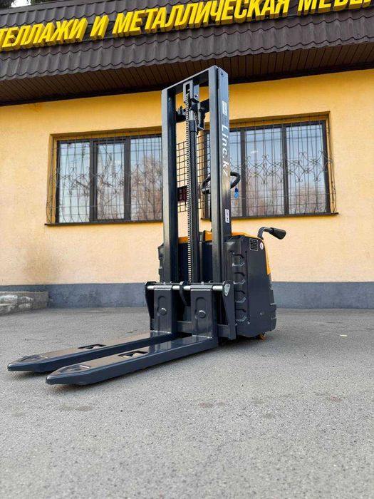 Самоходный, электрический штабелер,