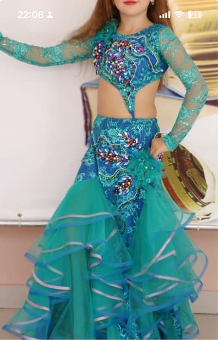 Продам костюмы для танцев