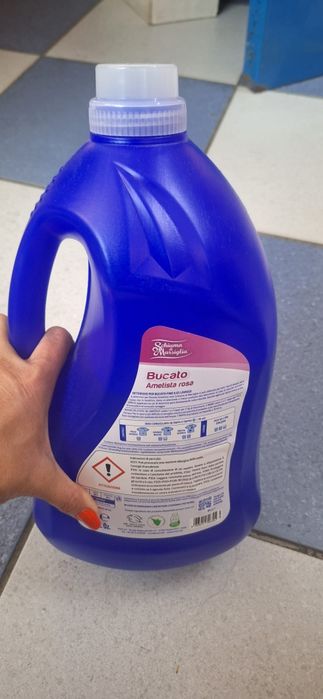 Vând detergent Italia