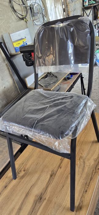 stul turon ranggi qora