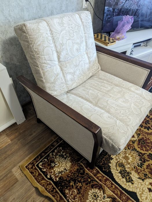 Продам кресло с пуфиком