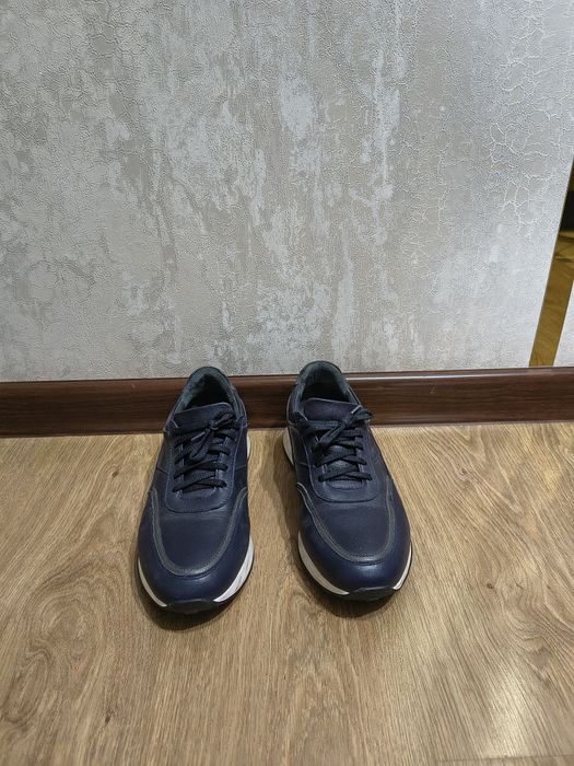 Кросовки кожаные в отличном состоянии 41 размер