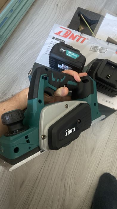 Rindea electrică 20V compatibilă Makita + baterie 4A+ încărcător