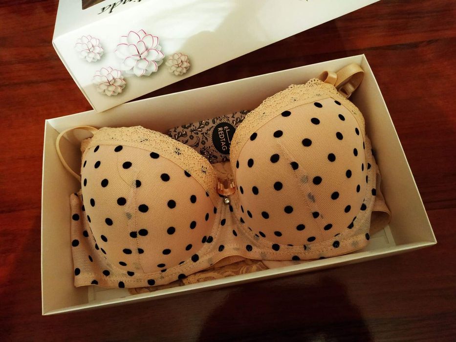 Комплект нижнего белья "Red Tag". Новый.