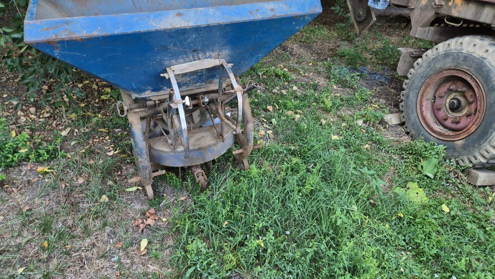 Vând utilaje,erbicidatoarw  mig azot și plug